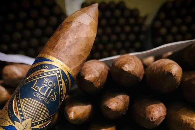 Hand Roll Your Cigar - Entering The Cigar Lounge in San Diego: What the First 10 Minutes Feel Like