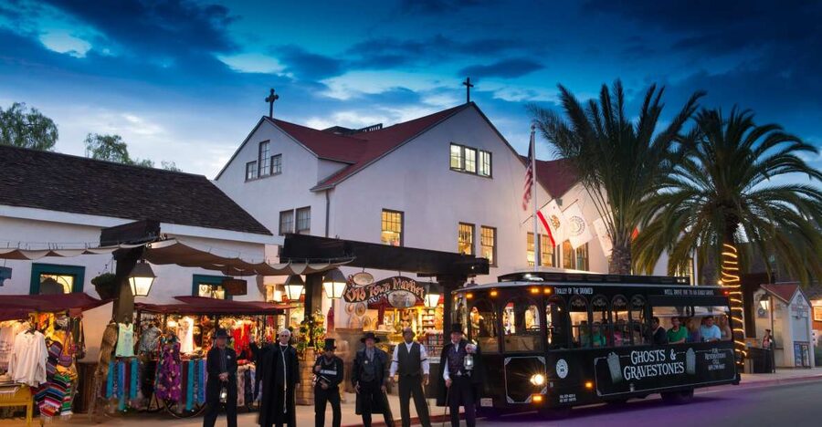 San Diego: Ghosts & Gravestones Trolley Tour - Mission Hills after dark: Pioneer Park at night